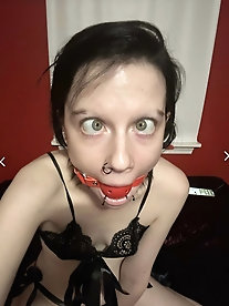 Blondie mature GFs in provocative bra