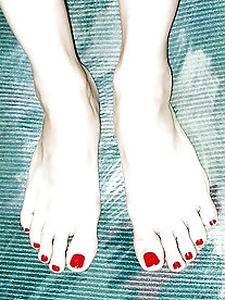 Astonishing old tart is getting nude