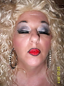 Long-legged older whore in good shape