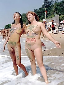 Mature grandmother is posing fully undressed