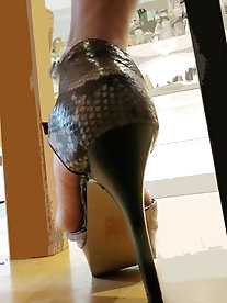 Mature milfs and gilfs from OlderWomanFun